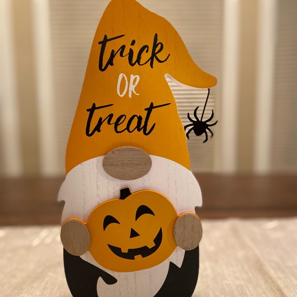 Trick or Treat Gnome & Give Thanks Gnome Signs - Picture 3 of 16